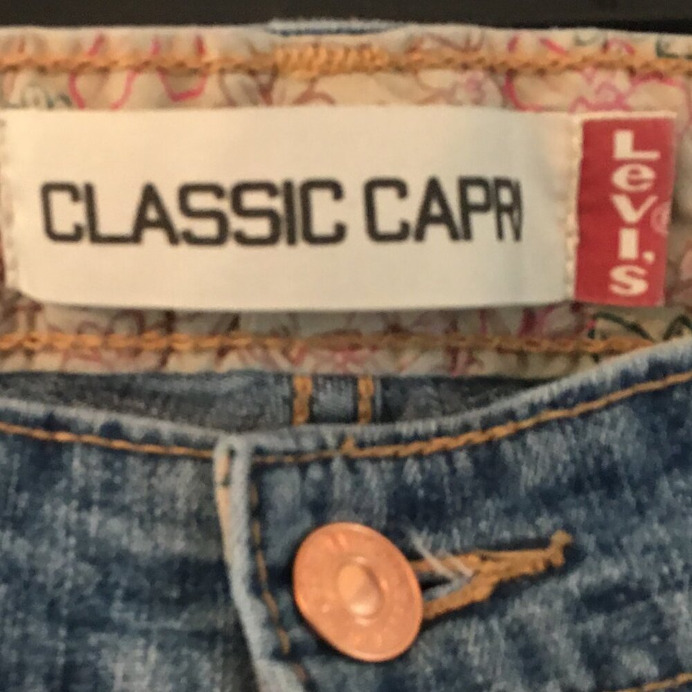 Levi's Women's Classic Capri Blue Jean Size 16 New - Picture 5 of 7